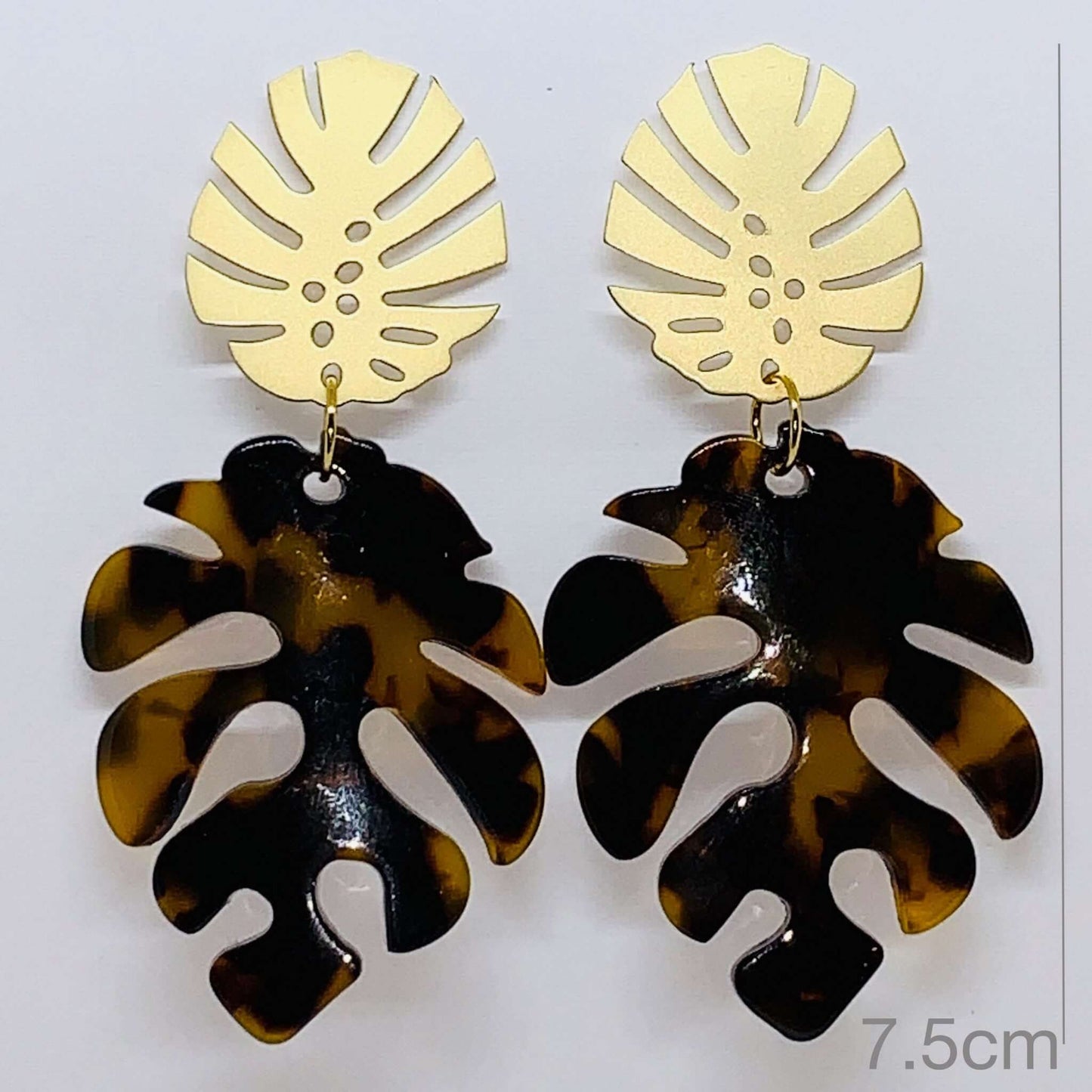 Golden & Tortoiseshell Monstera Drop Earrings - DaisyBloom